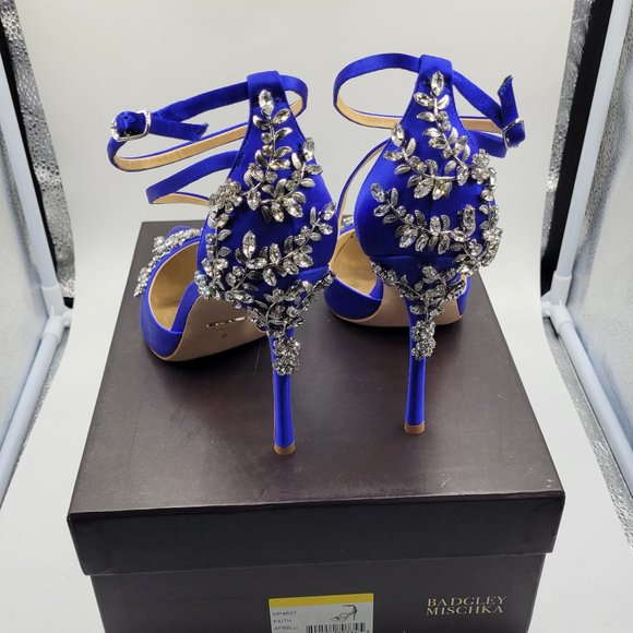 Badgle Mischka - Picture 3 of 5